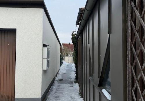 Weg zum Eingang