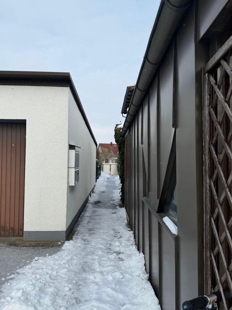 Weg zum Eingang