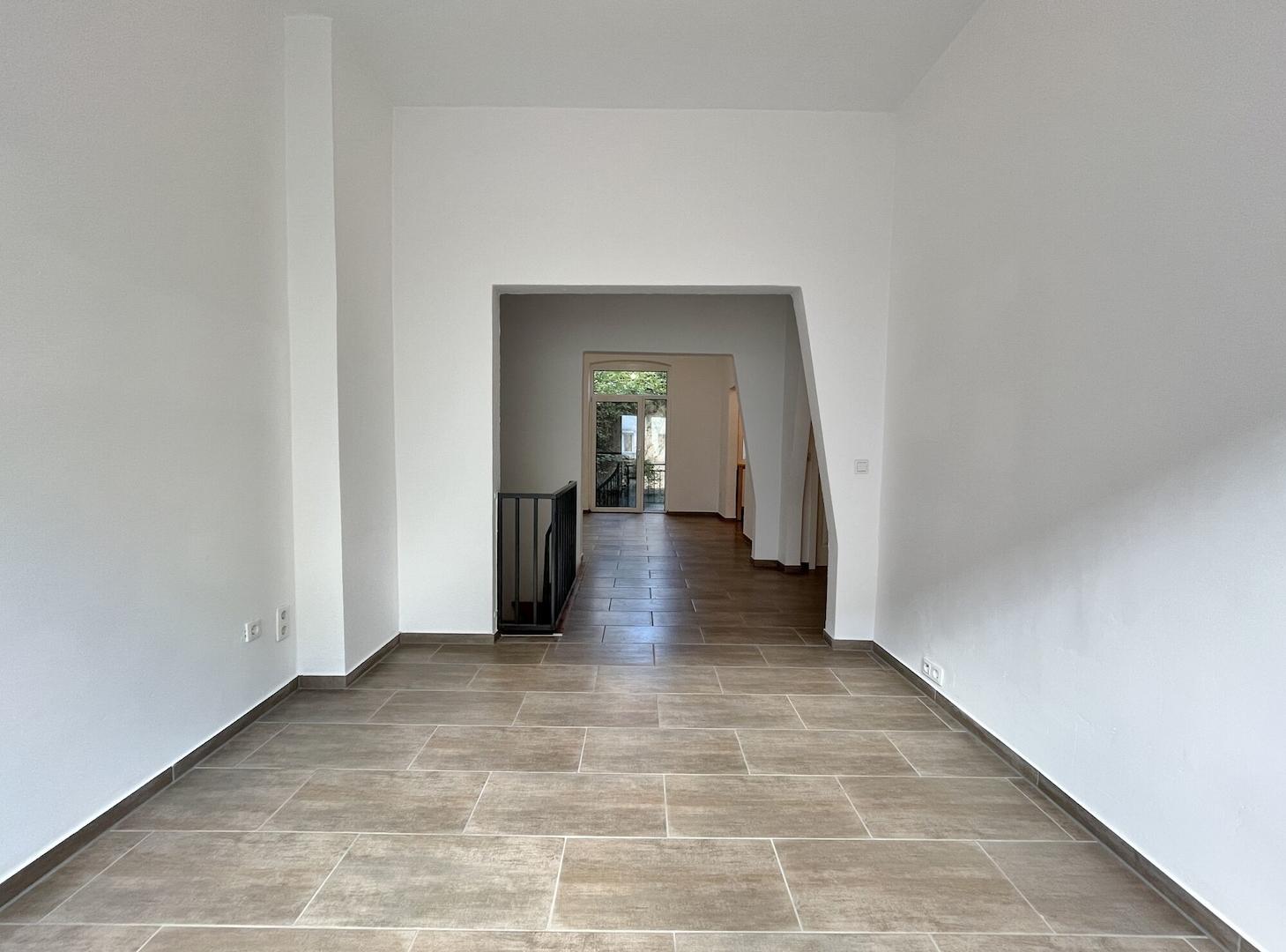 Blick zum Essbereich und Küche