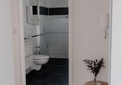 Blick ins Badezimmer