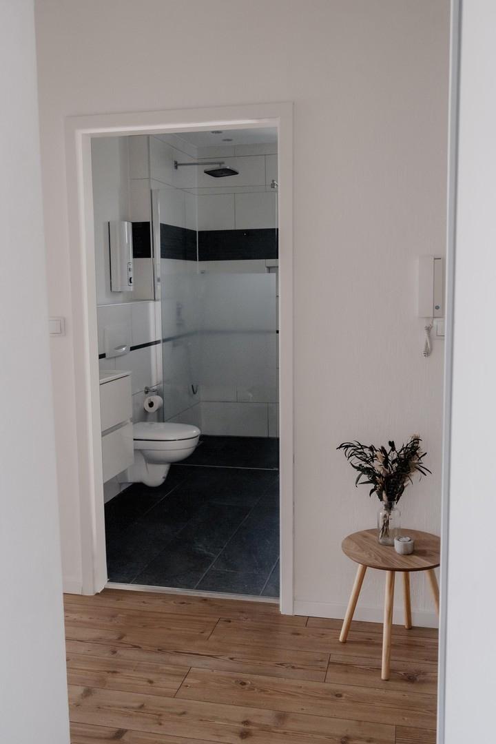 Blick ins Badezimmer
