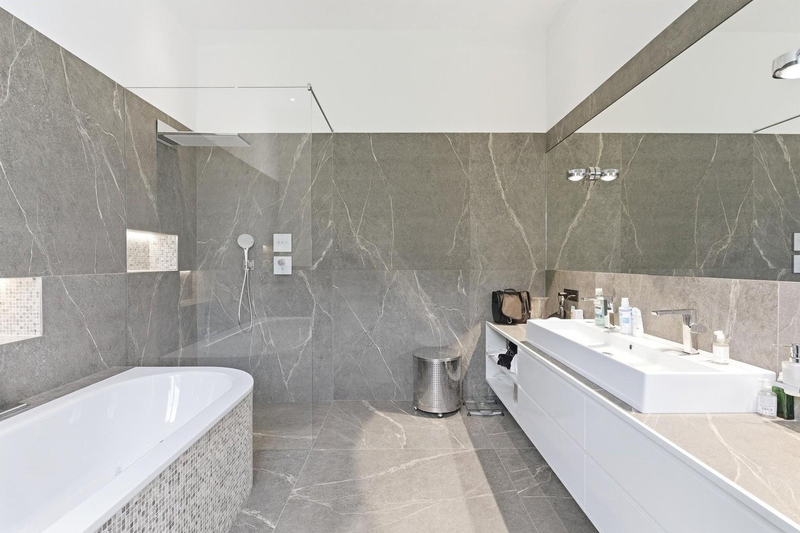 En-Suite-Bad am Hauptschlafz. 