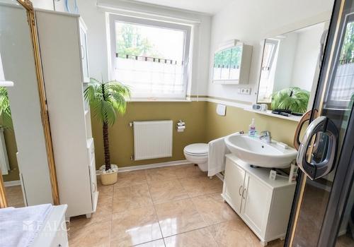 Wohnung OG Badezimmer