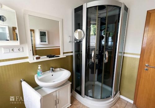 Wohnung OG Badezimmer