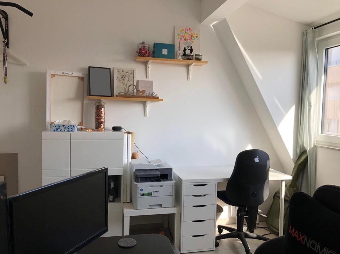 Kinderzimmer/ Büro 1
