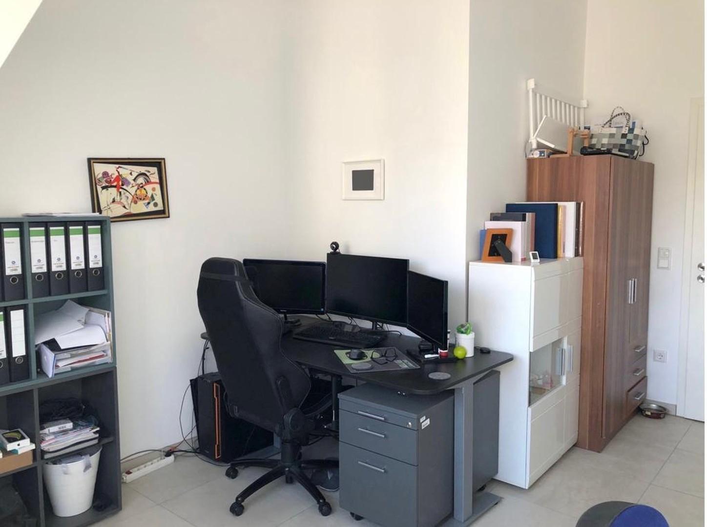 Kinderzimmer/ Büro 1