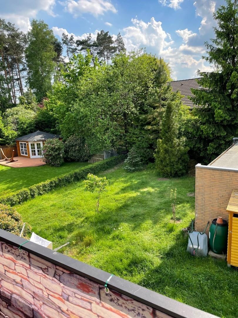 OG: Blick vom Balkon ins Grüne