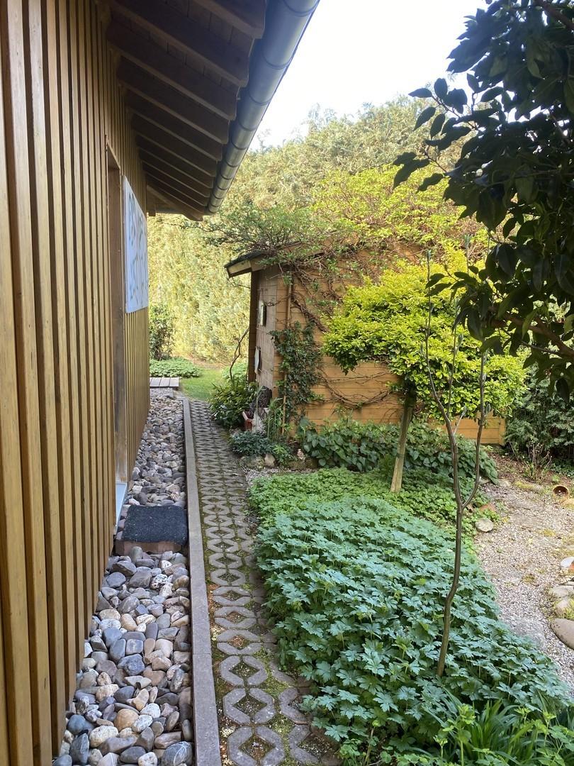 Rückansicht und Gerätehaus