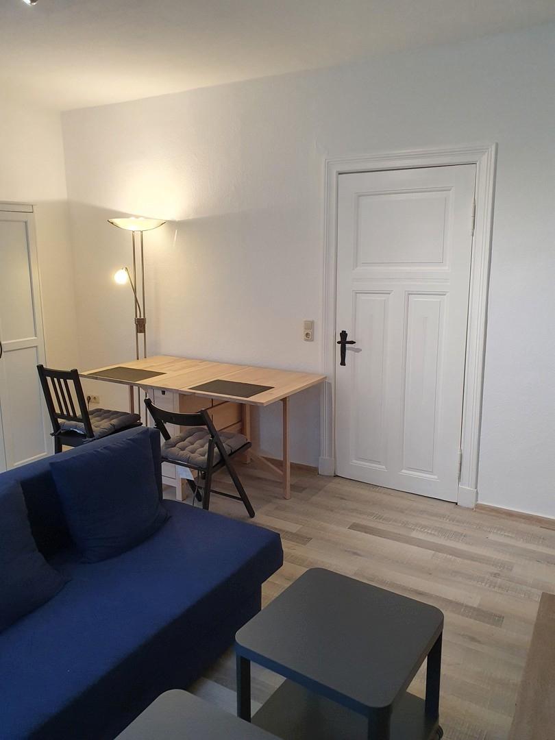 Wohnzimmer/ Schreibtisch/