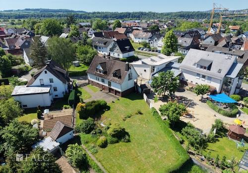 Drohnenansicht Haus und Garten
