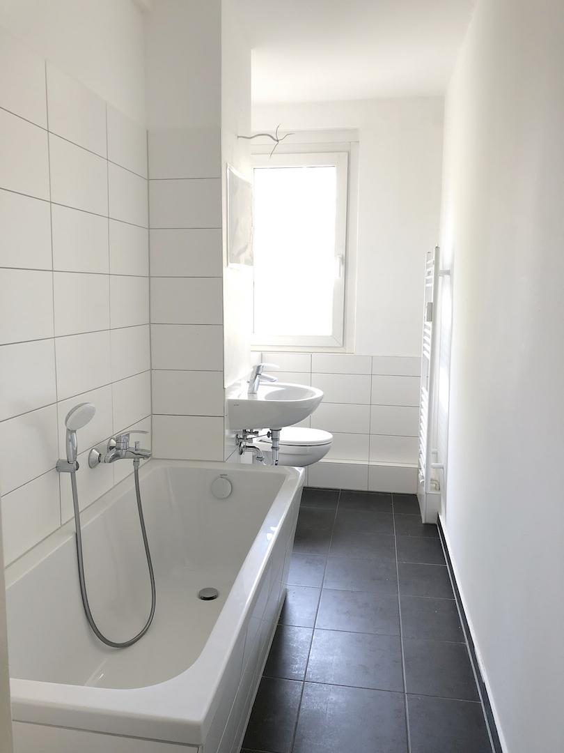 Bad mit Wanne
