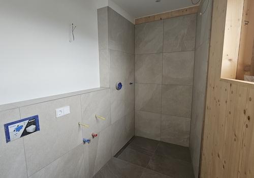 Kinderbad mit Dusche
