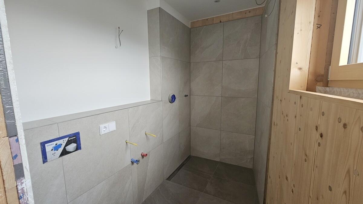 Kinderbad mit Dusche