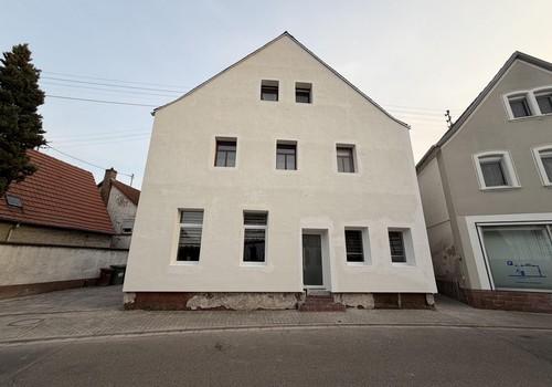 Außenansicht Haus+Einfahrt zu 
