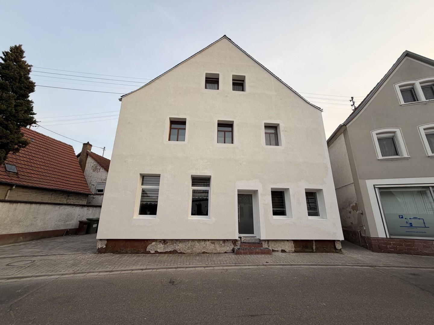 Außenansicht Haus+Einfahrt zu 