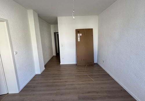 Schlaf-Zi._geradeaus Bad_li.zu