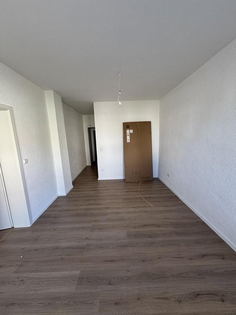 Schlaf-Zi._geradeaus Bad_li.zu