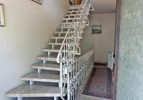 Hauseingang - Treppenraum