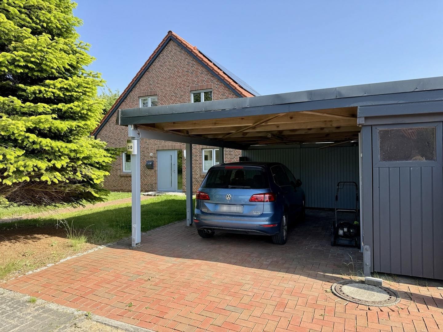 Carport mit Abstellraum