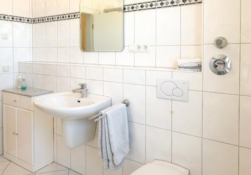 großes Badezimmer