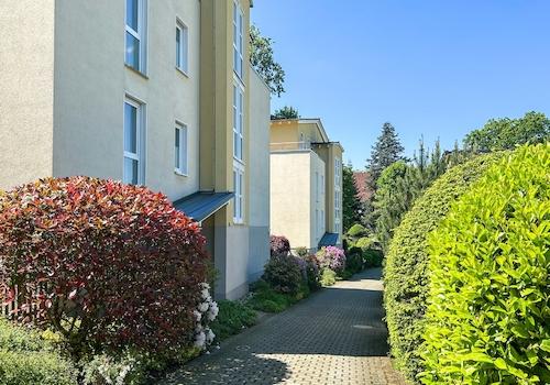 gepflegte Außenanlage