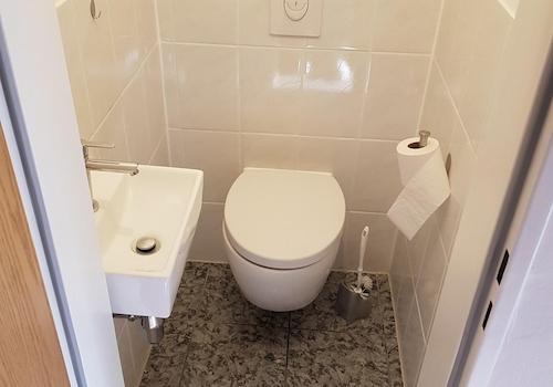 EG. WC 