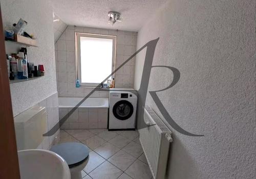 Tageslichtbad mit Badewanne