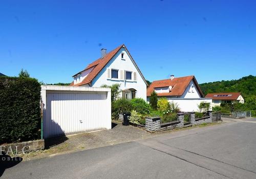 mit Garage!