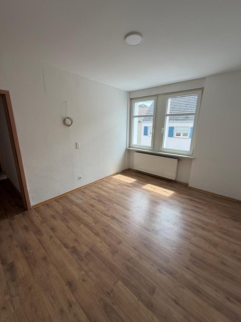 erstes Zimmer