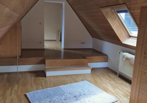 Schlafzimmer über der Garage