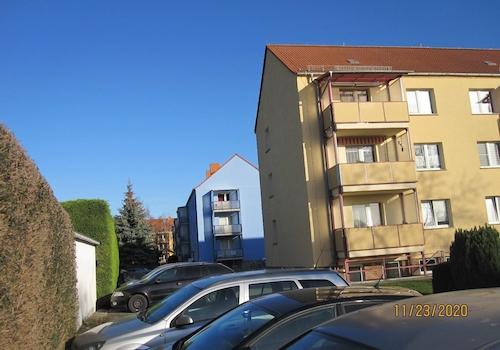 Hinteransicht / Stellplätze