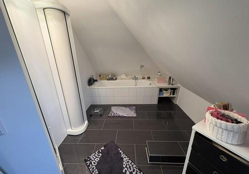 Bad 4 mit Wanne