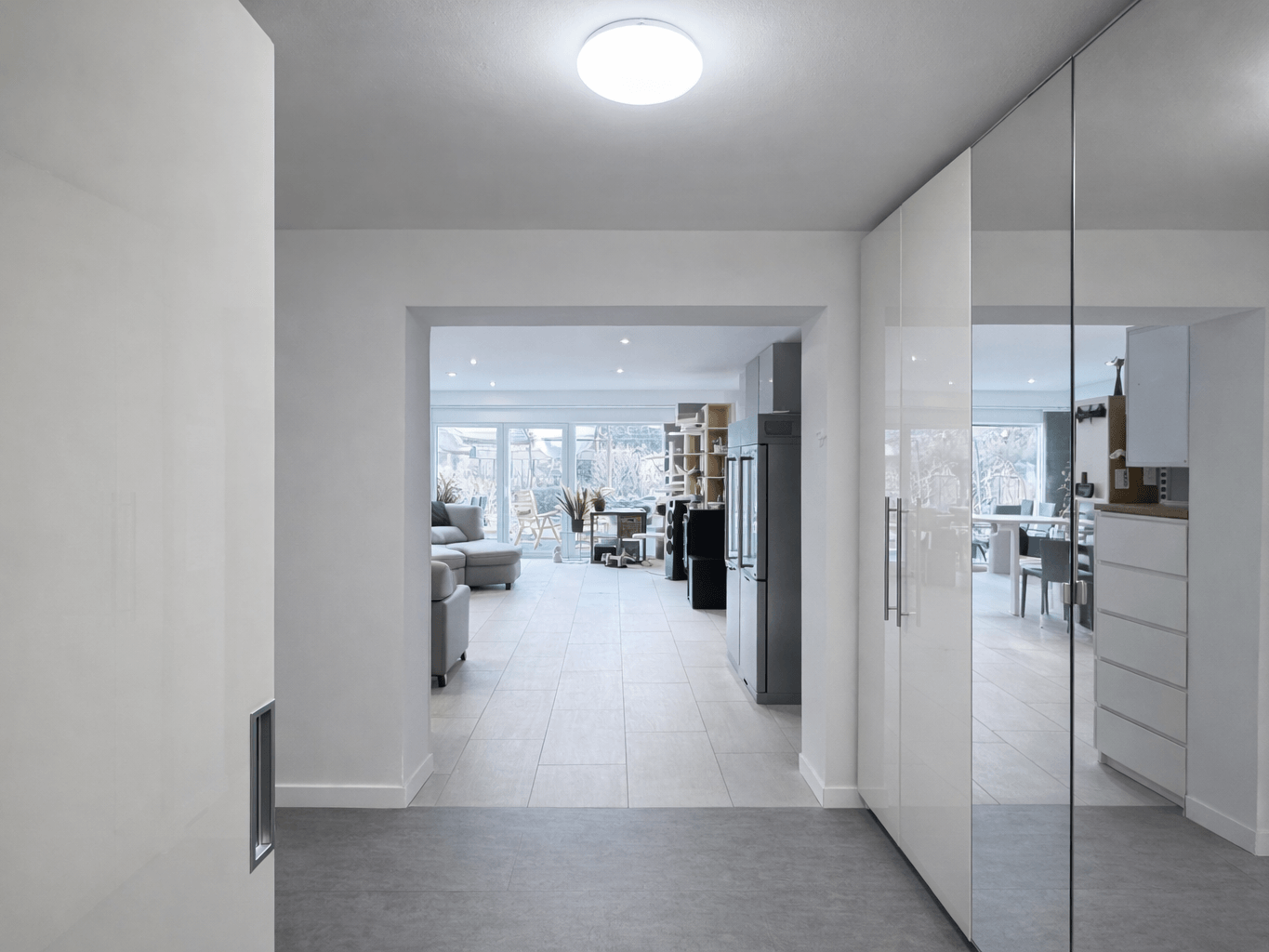 EG Flur Blick Wohnzimmer