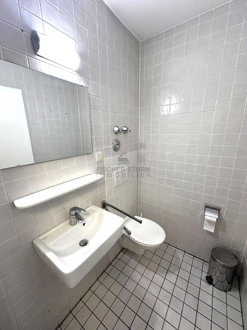 separates WC