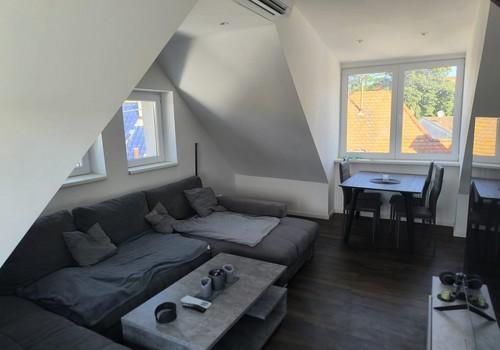 Wohnzimmer mit Essbereich
