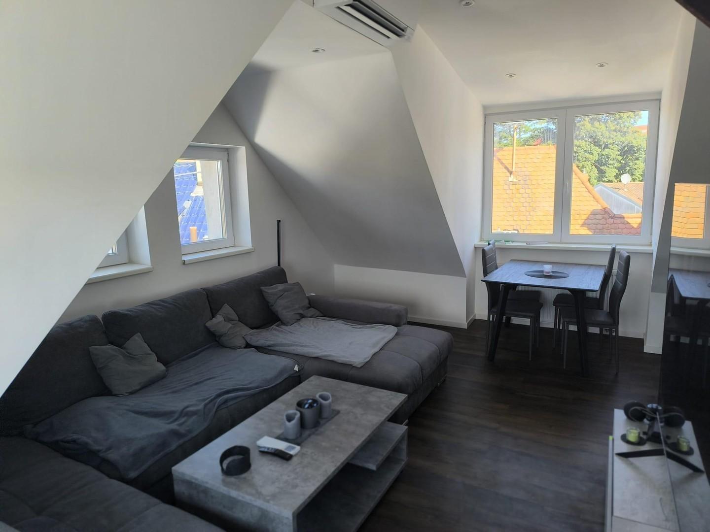 Wohnzimmer mit Essbereich