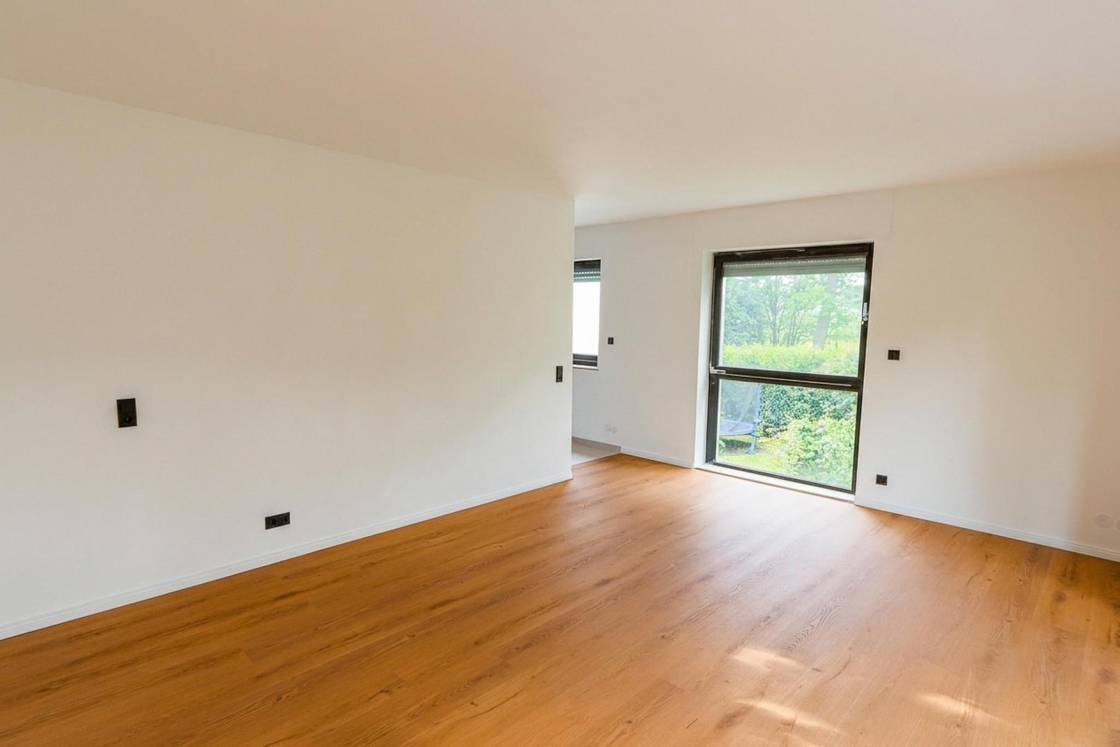 Wohnzimmer zurKüche unmöbliert