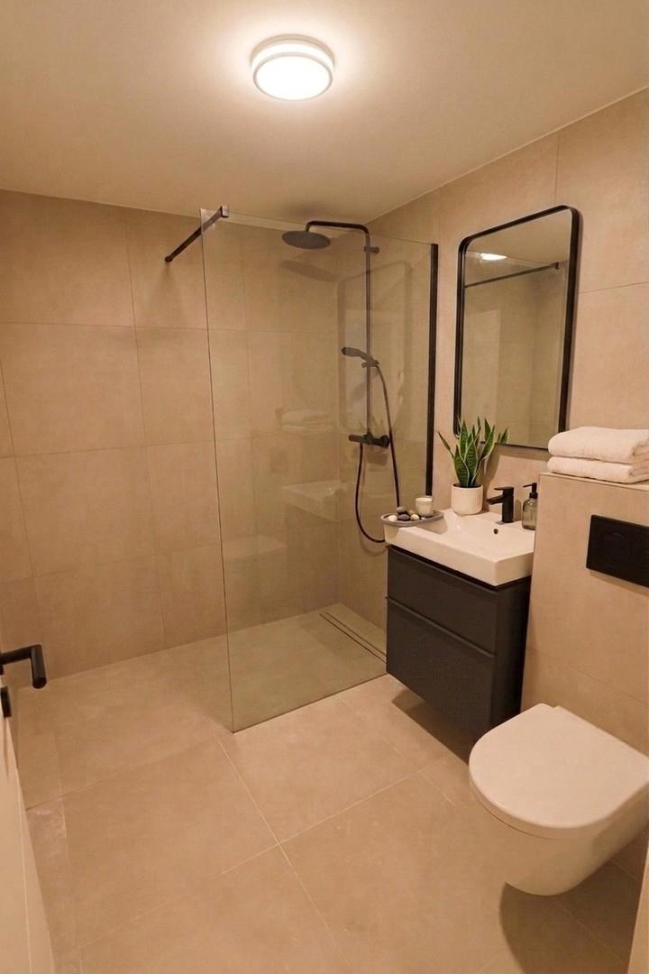 Badezimmer möbliert