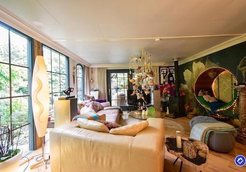 kaufen-ferienhaus-doornspijk-veluwe-exklusives-wohnzimmer-kaminofen-recreatieadviseurs-vakantiehuistekoop-nl-14.jpg