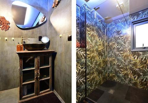 kaufen-freistehendes-ferienhaus-doornspijk-diptychon-badezimmer-botanisch-gold-recreatieadviseurs-vakantiehuistekoop-nl-22a.jpg