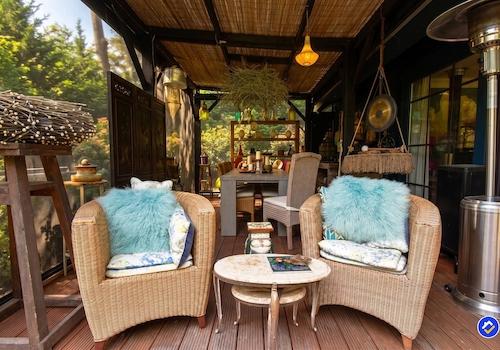 kaufen-freistehendes-ferienhaus-doornspijk-ueberdachte-veranda-lounge-recreatieadviseurs-vakantiehuistekoop-nl.jpg