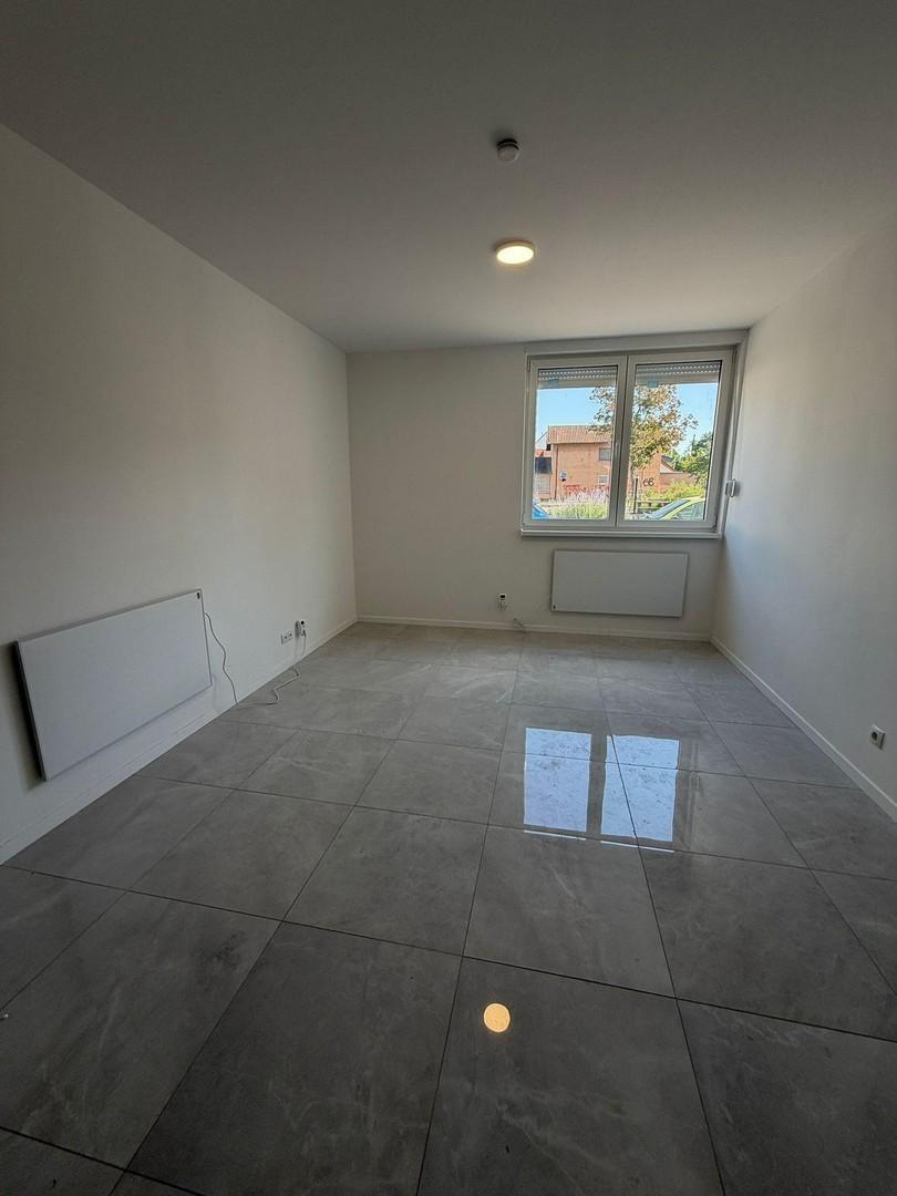 erstes Zimmer
