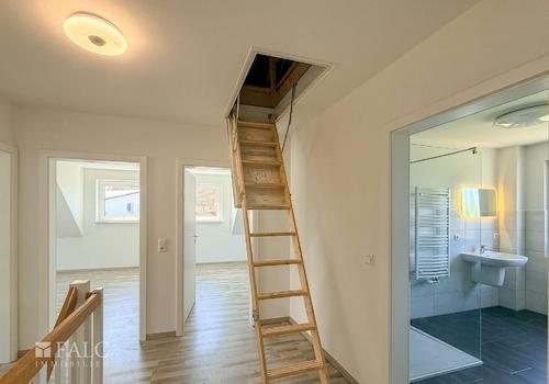 zum Spitzboden