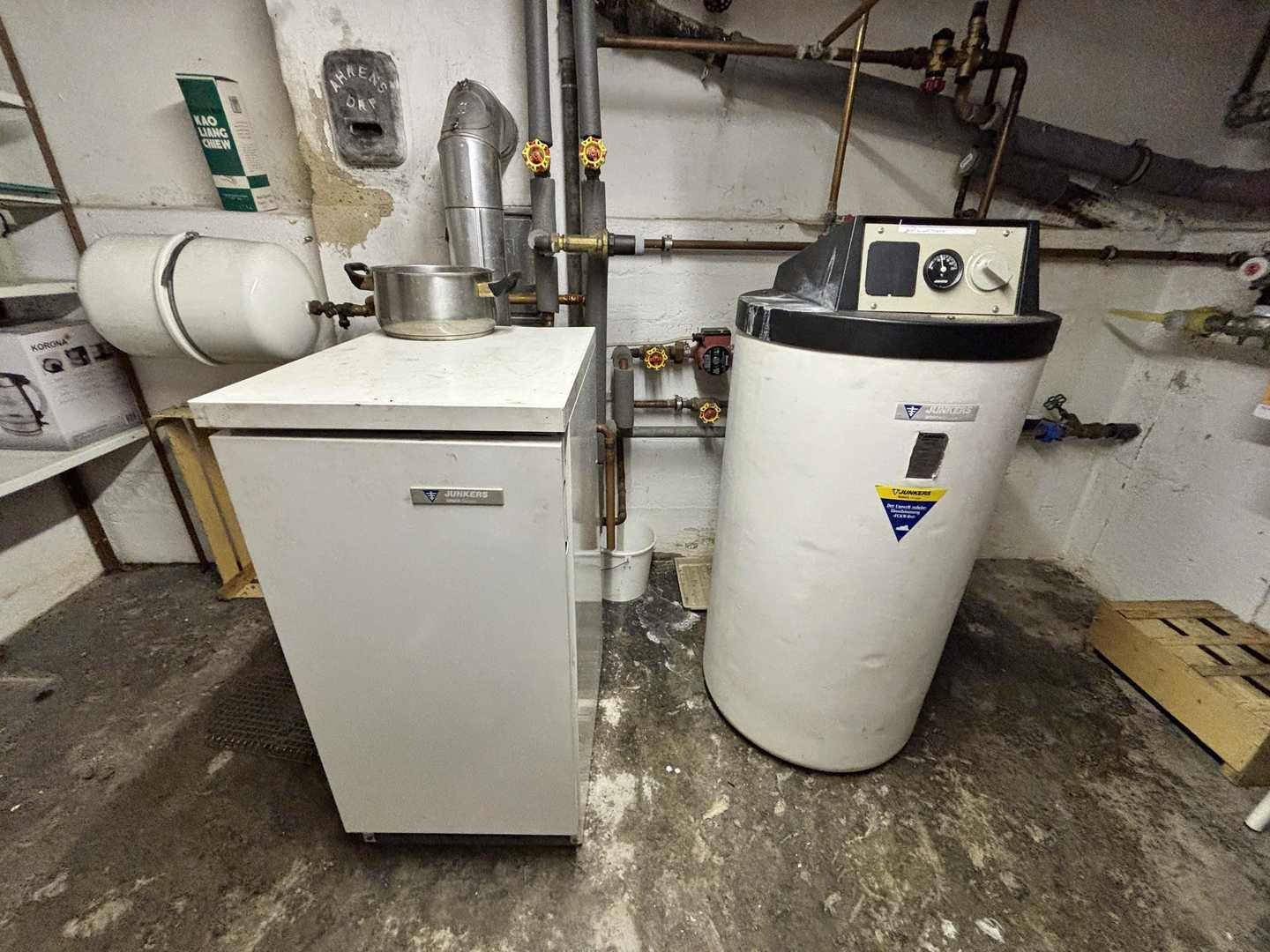 Gaszentralheizung mit Warmwasserspeicher