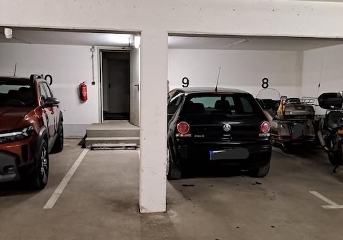 TG mit Eingang zum Kellerflur
