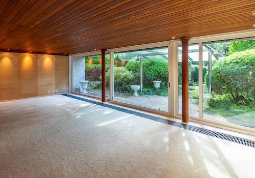Wohnzimmer mit Gartenzugang