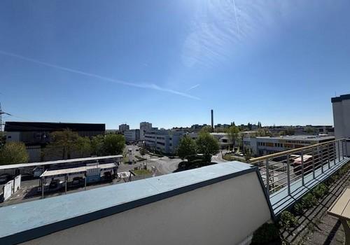 01_Dachterrasse_Skyline_Weitbl