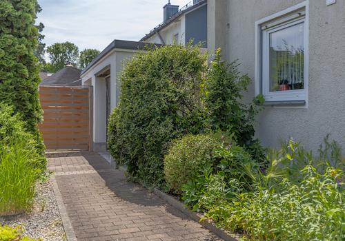 Viel Platz drinnen und draußen – gepflegte Doppelhaushälfte für Familien