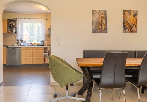 Viel Platz drinnen und draußen – gepflegte Doppelhaushälfte für Familien