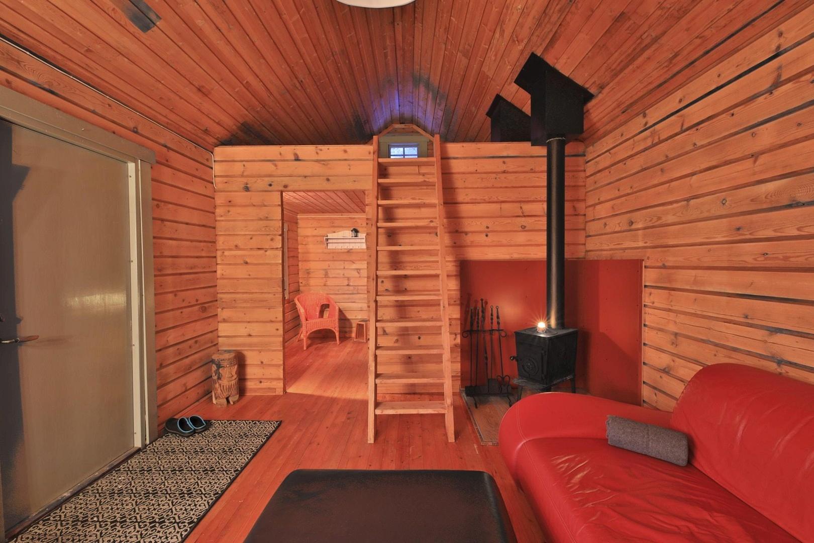 Allrum mit Aufgang zum Loft